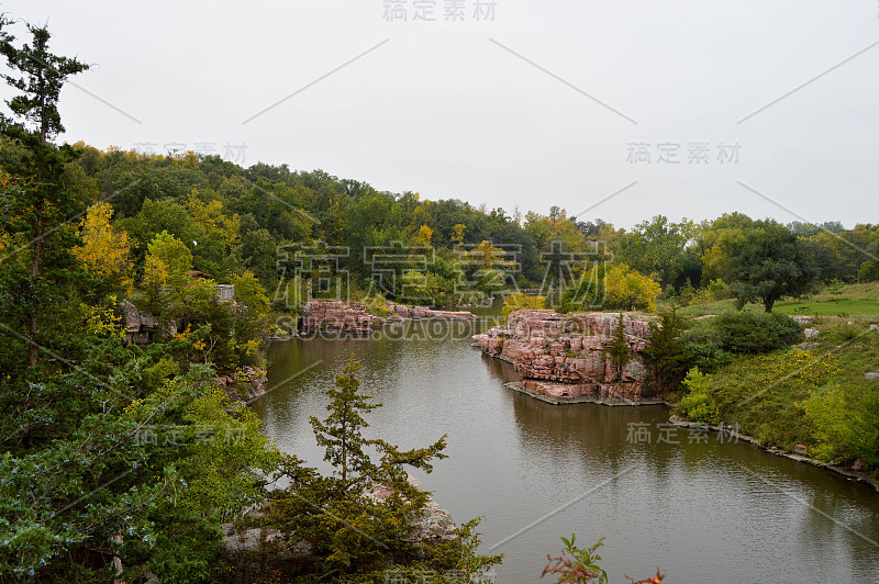 Palisades州立公园的Split Rock Creek