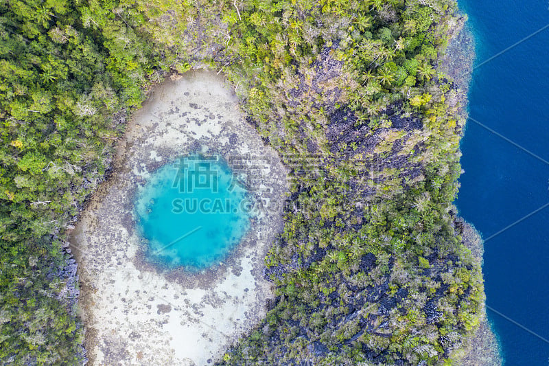 米苏尔石灰石岛和泻湖的空中摄影