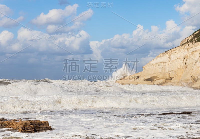 今天早上，以色列的地中海沿岸有暴风雨