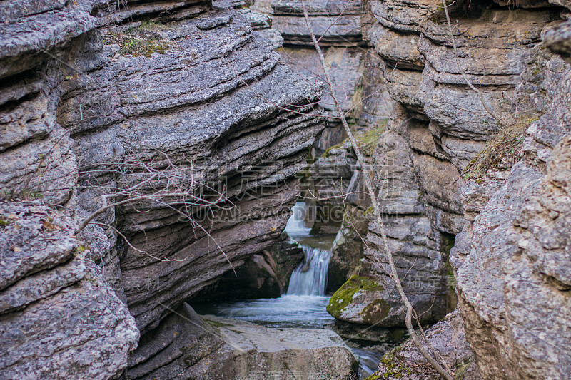 河峡谷