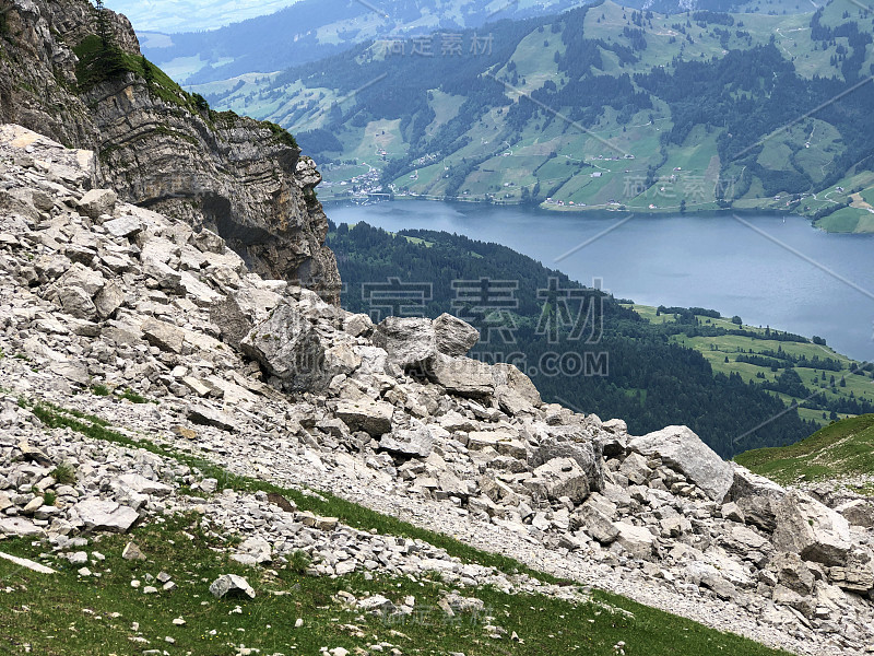 瑞士施维茨州内塔尔的瓦格塔勒尔湖(Waegitalersee)或瓦格塔勒尔山谷和山上的瓦格塔勒尔湖(