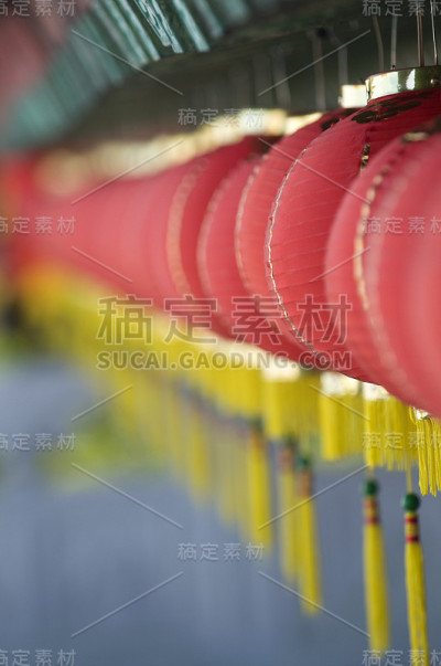 几百盏红灯笼。