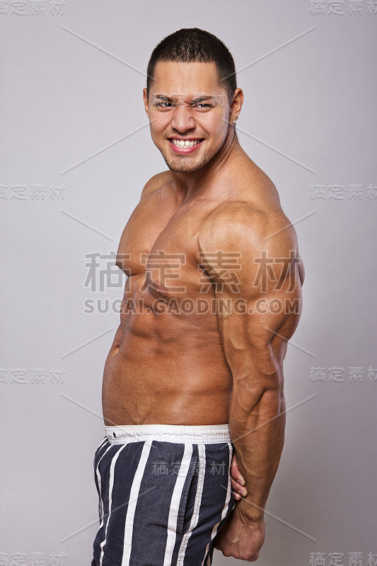 肌肉男形象