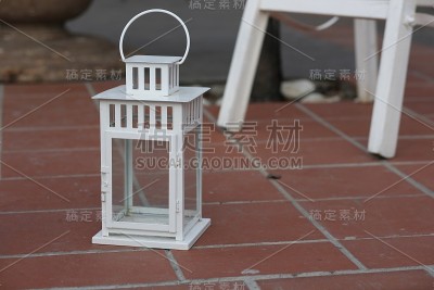 墙上的旧街灯