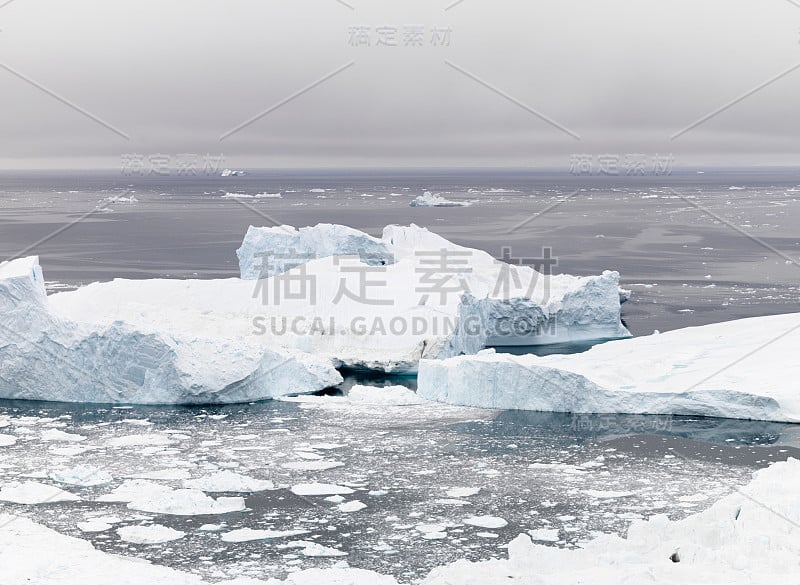 格陵兰岛北冰洋上的冰山