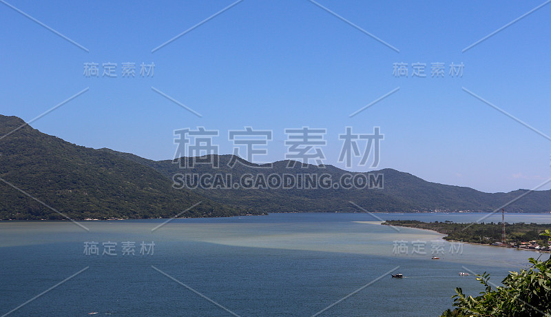 美丽的全景从鼹鼠海滩的观点在Florianópolis，圣卡塔琳娜。