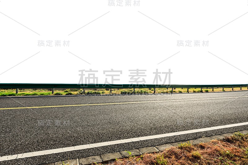 公路沥青路面和白色背景。