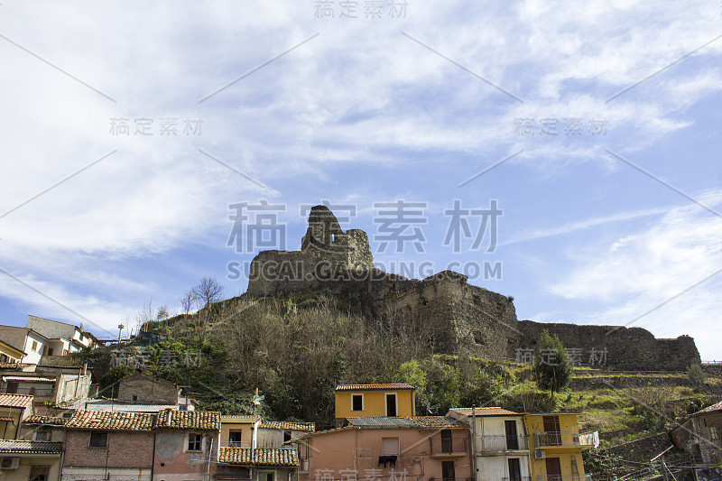 意大利卡拉布里亚的拉梅齐亚古诺曼城堡和中世纪城市