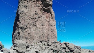 这座山位于西班牙葛纳利亚