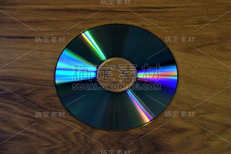 CD DVD与木材效果的背景