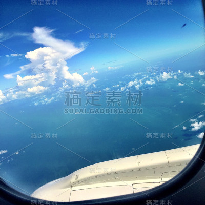 热带海洋的飞机视图