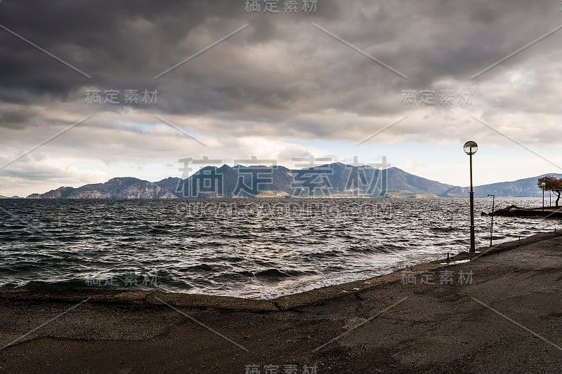 暴风雨的海边-黑海