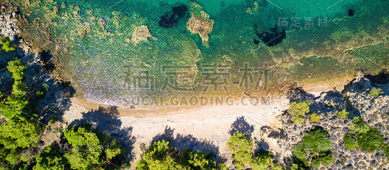 美丽的热带沙滩鸟瞰图