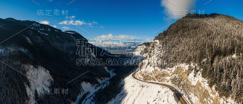 美丽的加拿大山景鸟瞰图