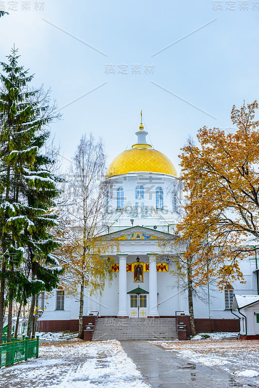 Pskov- caves修道院教堂，俄罗斯东正教男性修道院，位于俄罗斯Pskov州的Pechory。