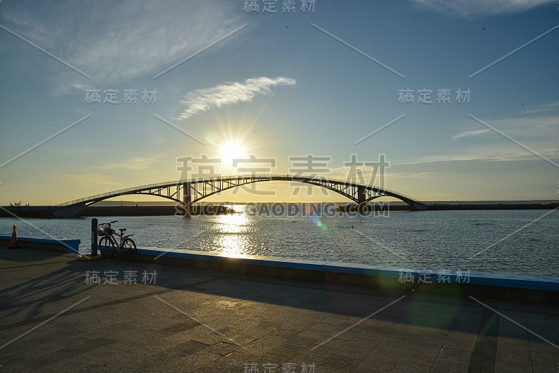 台湾澎湖马公岛夕阳西映彩虹桥