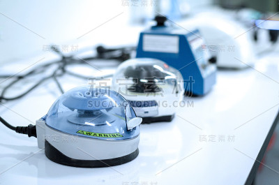 实验室概念，实验室中用于研究和测试样品的设备