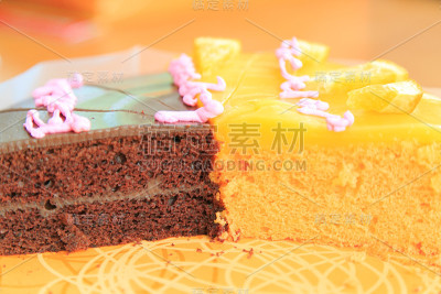 巧克力橙口味生日蛋糕快乐