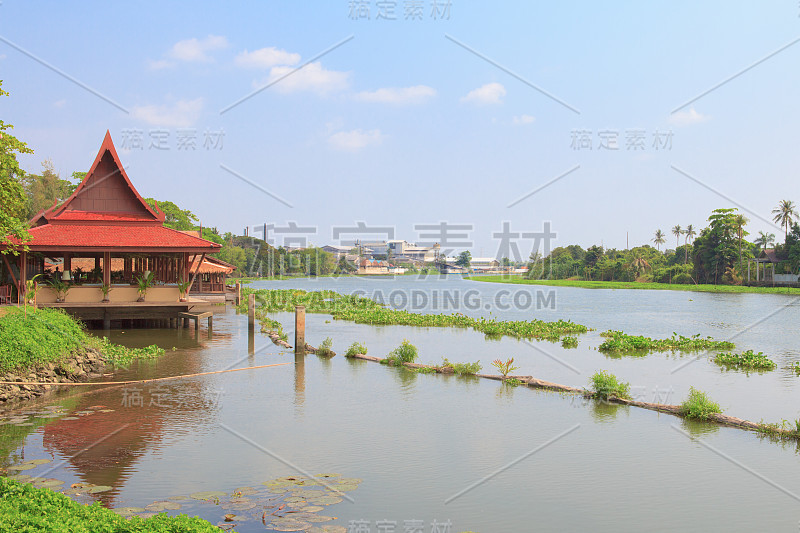 泰国河边的小屋