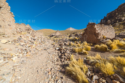 玻利维亚南部安第斯高地上的幽灵殖民城市