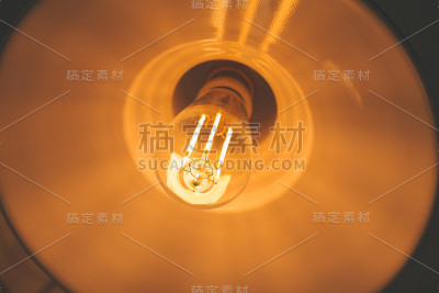 钨丝灯泡，复古的设计风格。