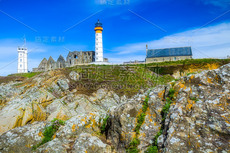 灯塔和修道院废墟全景图，圣马修角，布列塔尼(布列塔尼)，法国