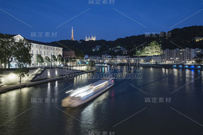 光明与黑暗之间的里昂