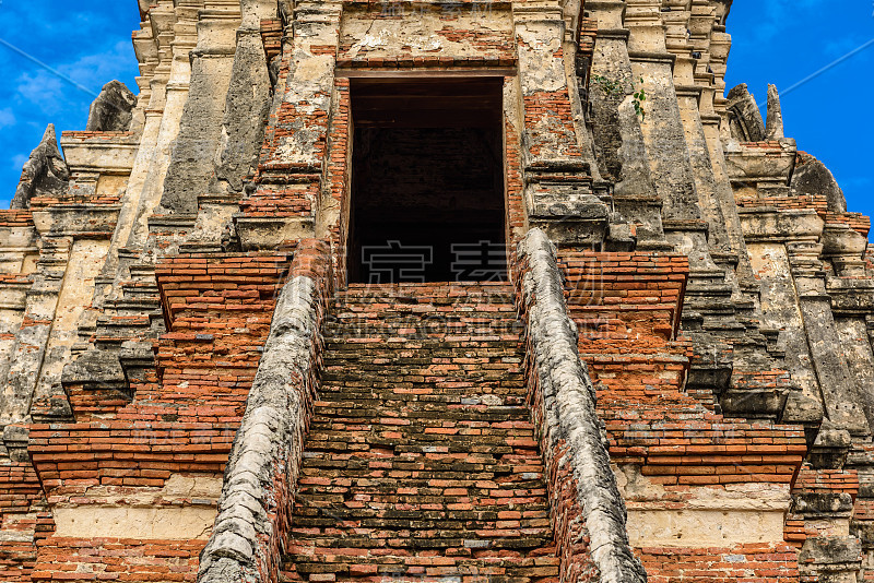 1629年的壮观的废墟Chai Watthanaram Wat由国王Prasat Tong建造，其主