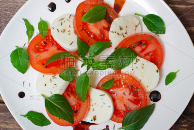 它们salad。意大利cuisine。地中海cuisine。