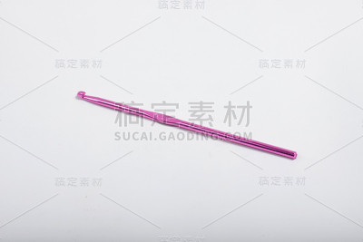 粉色金属钩孤立