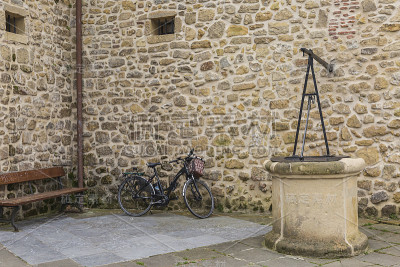 stone-bicycle-wel墙