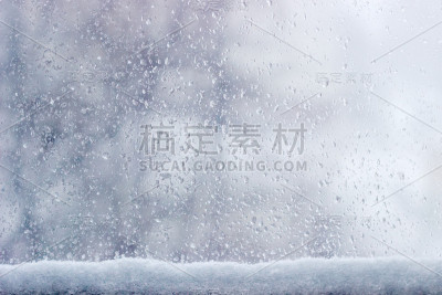 雨夹雪期间窗玻璃的背景