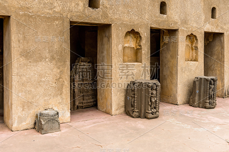 Chand Baori是拉贾斯坦邦斋浦尔附近Abhaneri村的阶梯井。昌德宝日是尼克布哈王朝的昌达