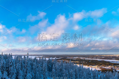 来自芬兰索特卡莫的冬季景观。