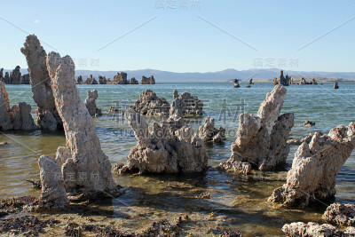 加利福尼亚莫诺湖的超现实景观