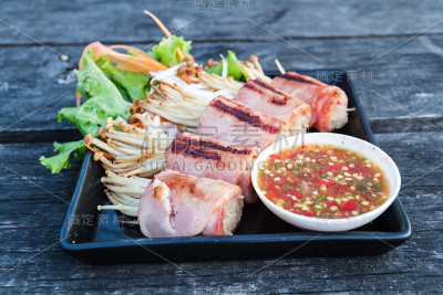 熏肉和蘑菇