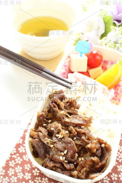 自制烧烤牛肉和米饭
