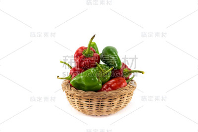 甜椒放在盘子上