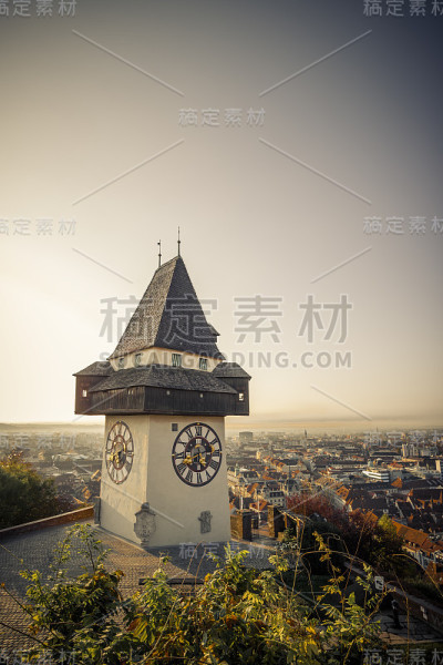 历史钟塔乌尔特姆和古城格拉茨，奥地利