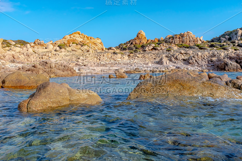 法国科西嘉岛Bruzzi小径上的花岗岩岩层