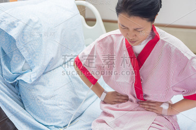 病人胃疼