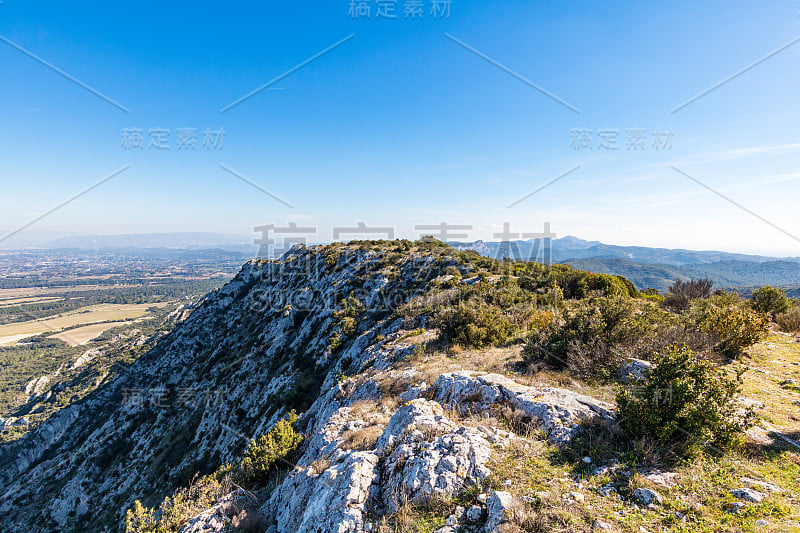 阿尔卑斯地区自然公园(法国)的科梅高原景观