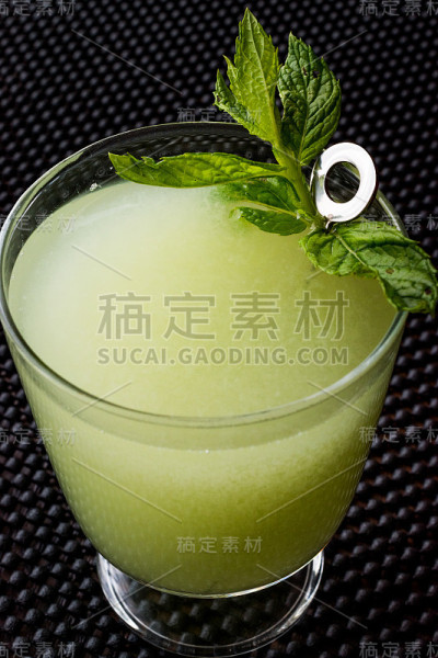 薄荷草鸡尾酒。