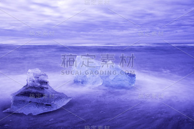 海滩上的冰-冰岛Joksulsarlon的日出