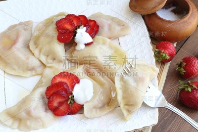 草莓饺子的静物生活