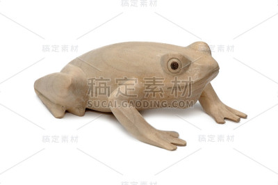 树雕的青蛙雕像