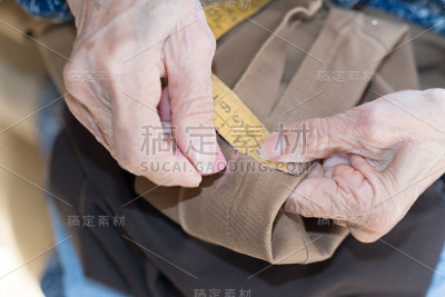 缝纫老人