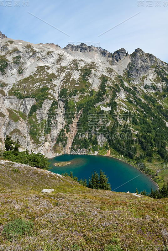 可疑湖和萨哈勒山