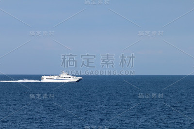 双体船