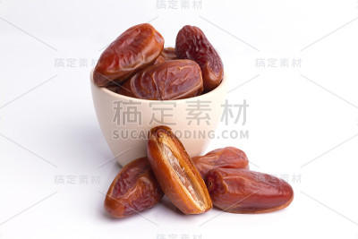 白底上的干枣果